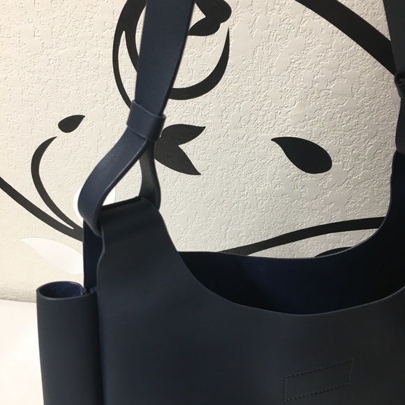 Neiman Marcus Large hobo bag blue vegan leather - Picture 9 of 16